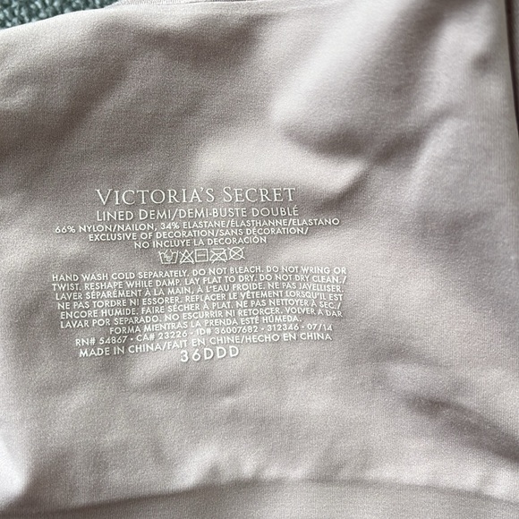 Victoria’s Secret Lined Demi - Picture 3 of 5